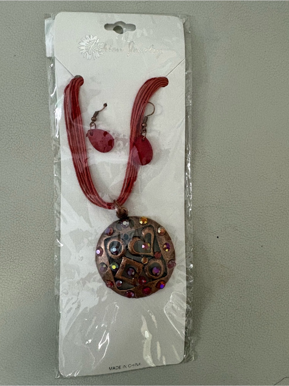 Fashion Jewelry Red Cord Necklace with Multicolor Rhinestone Pendant